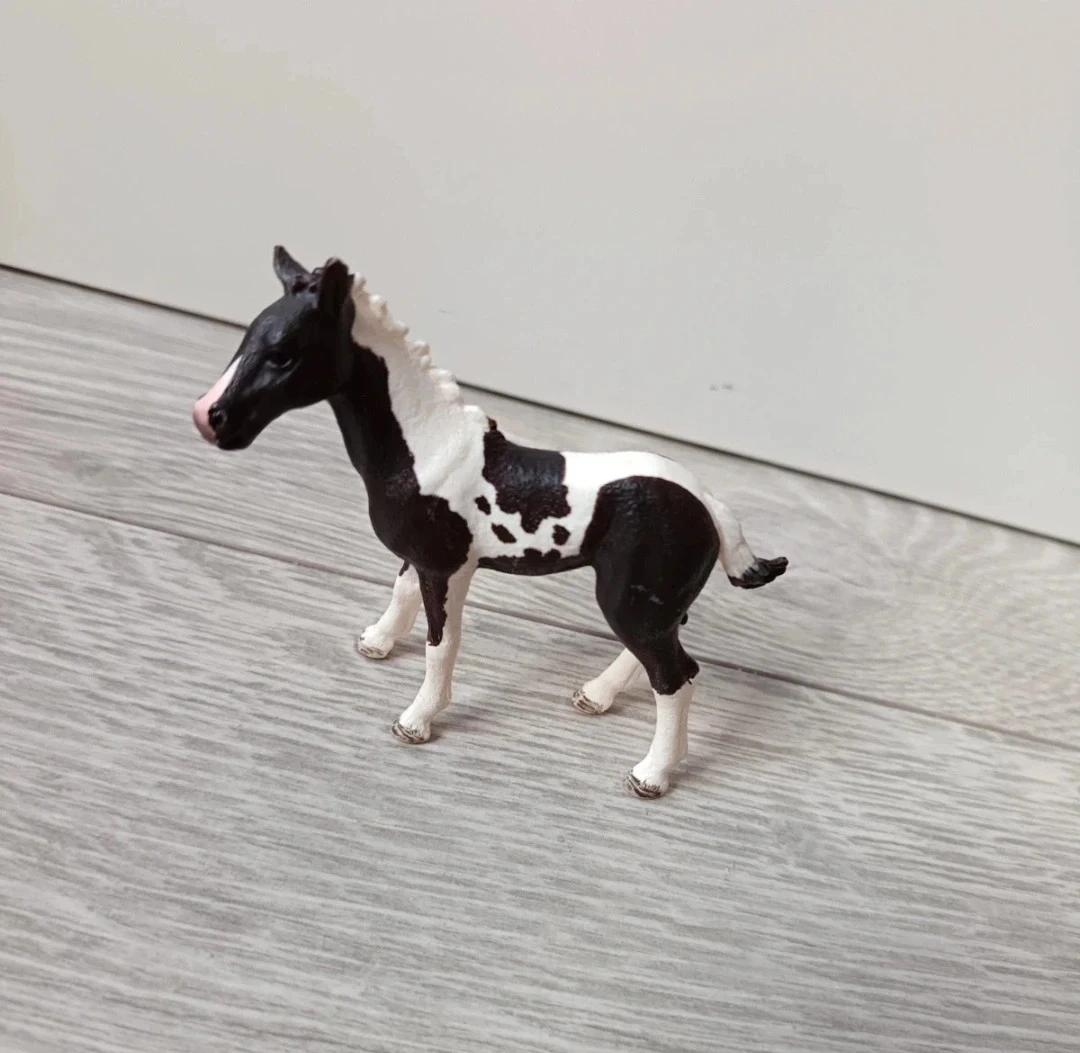 Schleich poulain pinto blanc noir